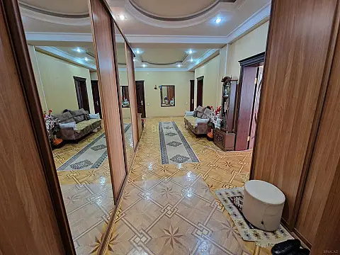 Satılır 4 otaqlı mənzil 195 m²
