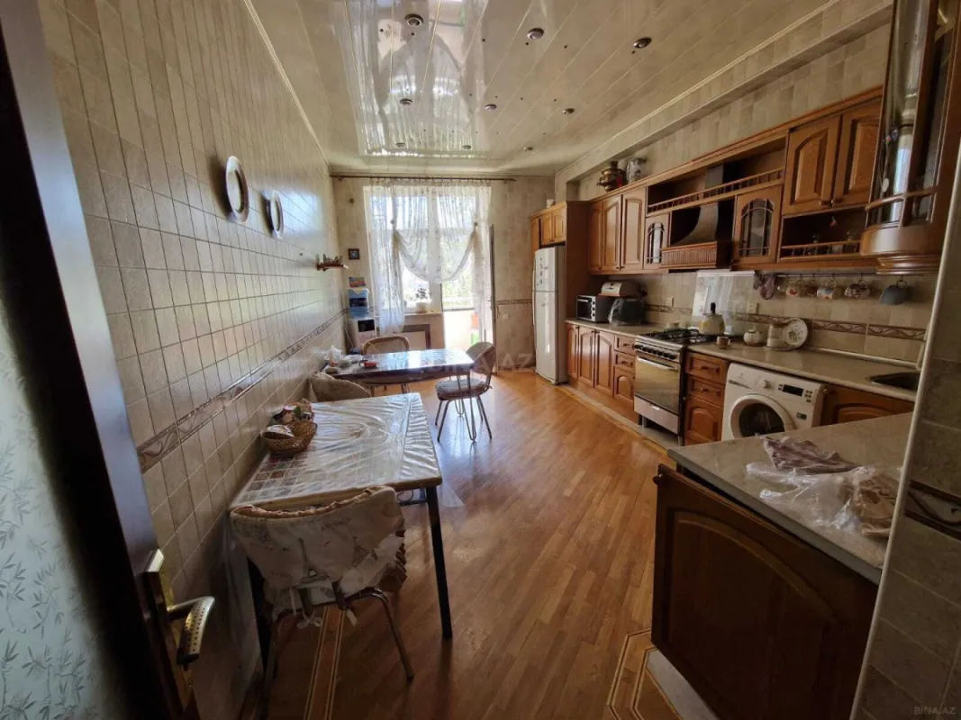 Satılır 4 otaqlı mənzil 195 m²