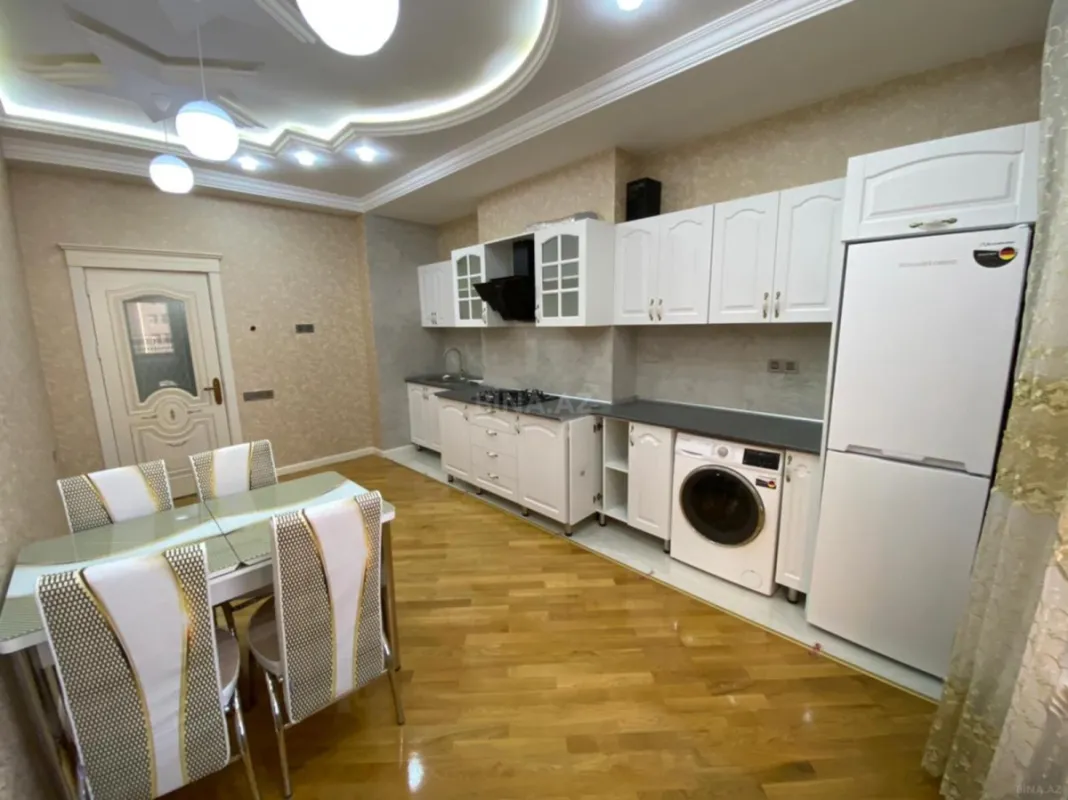 Kirayə verilir 2 otaqlı mənzil 85 m²