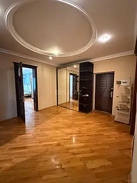 Satılır 3 otaqlı mənzil 130 m²