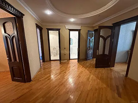 Satılır 3 otaqlı mənzil 130 m² — Bakı, Memar Əcəmi yanı 3 otaq 130.00 m²