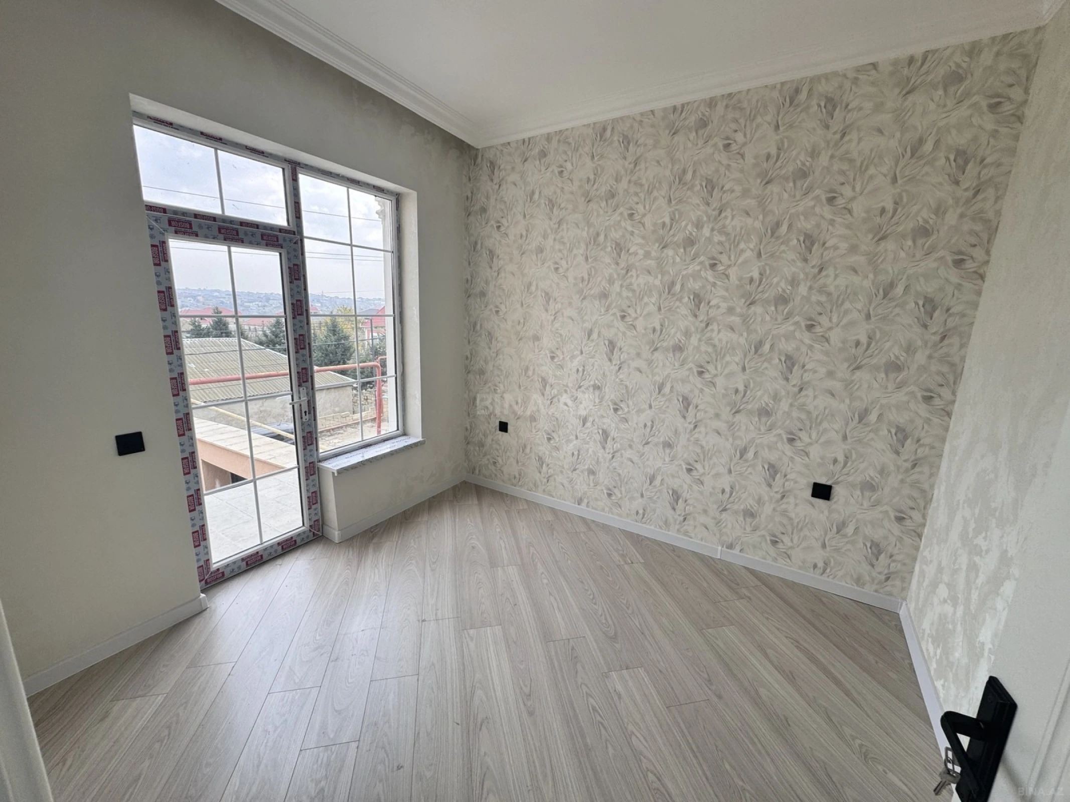 Satılır 4 otaqlı həyət evi 140 m²