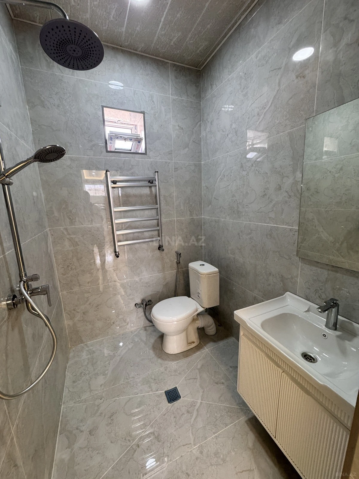 Satılır 4 otaqlı həyət evi 100 m²