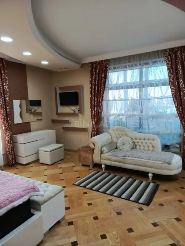 Kirayə verilir 5 otaqlı mənzil 290 m²