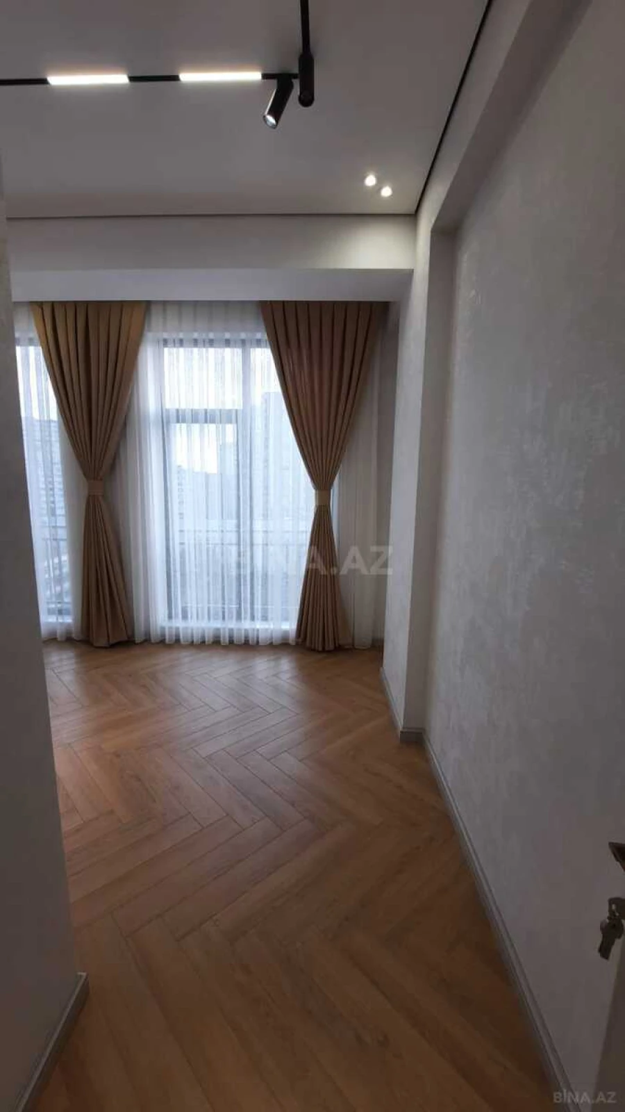 Satılır 2 otaqlı mənzil 71 m²