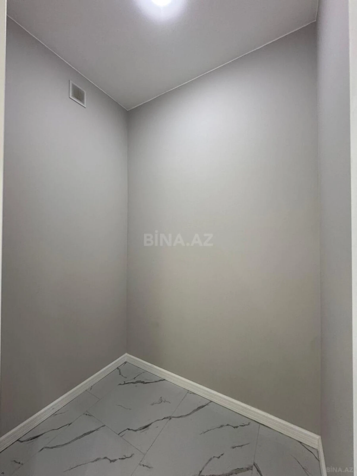 Satılır 4 otaqlı mənzil 110 m²
