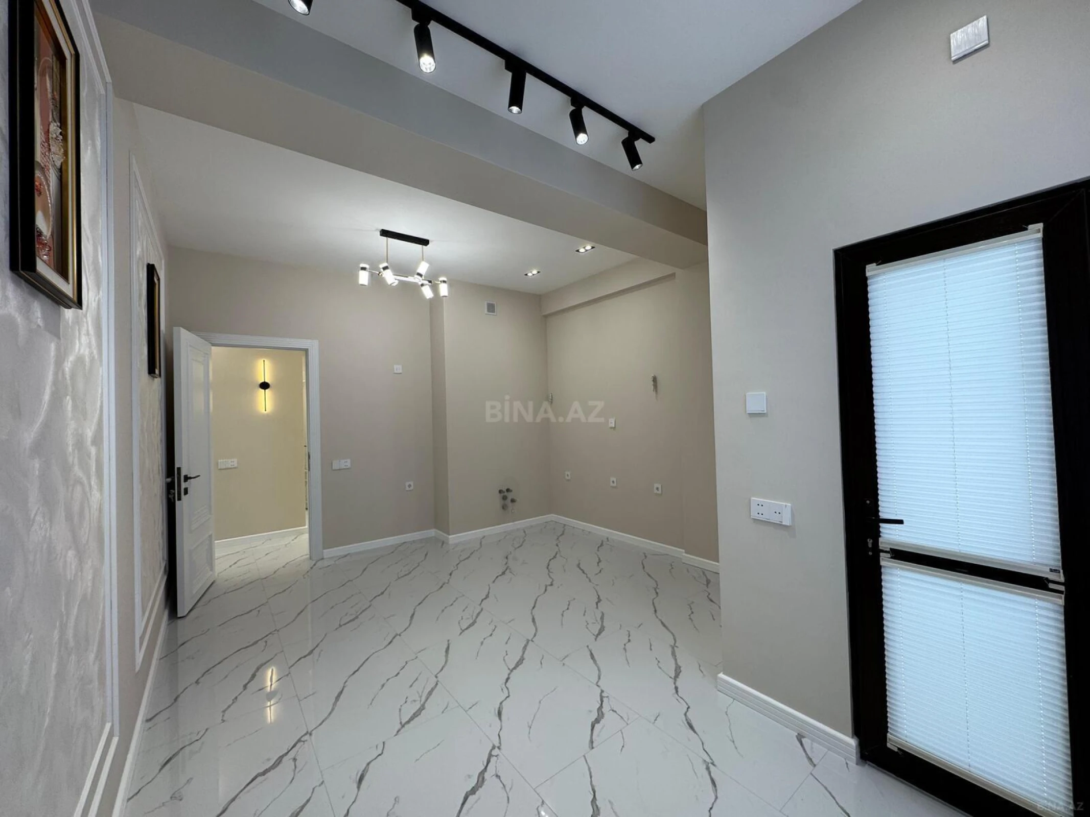 Satılır 4 otaqlı mənzil 110 m²