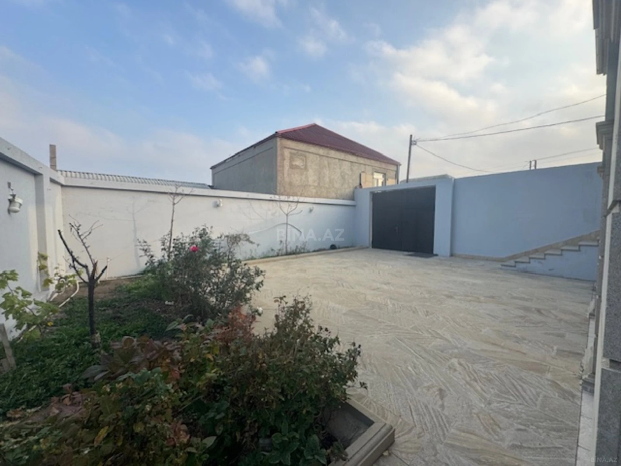 Satılır 4 otaqlı həyət evi 220 m²