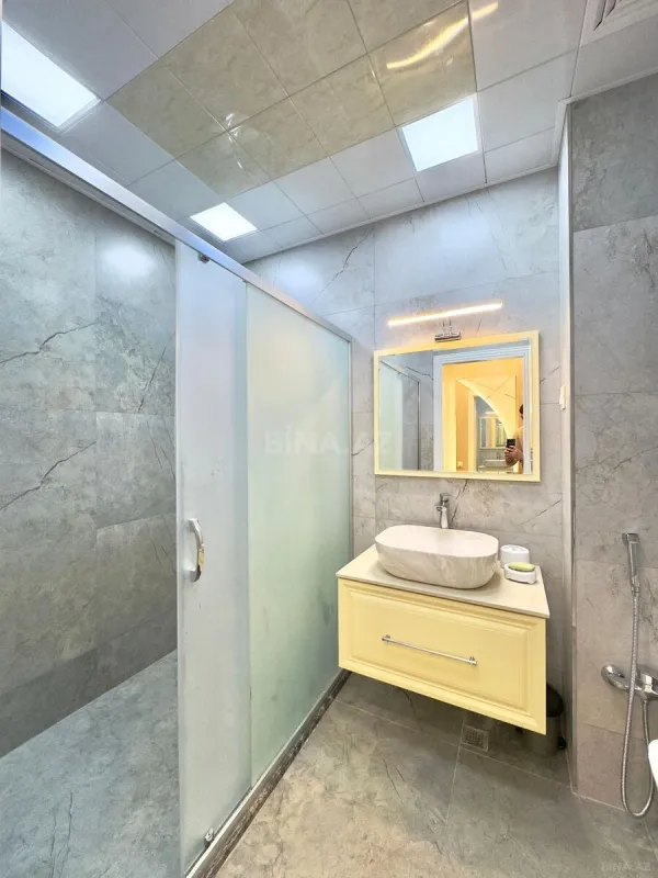 Satılır 2 otaqlı mənzil 66 m²