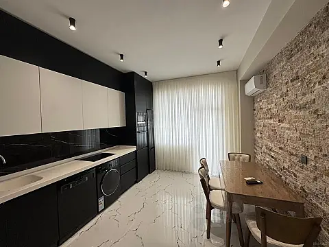 Kirayə verilir 3 otaqlı mənzil 132 m²