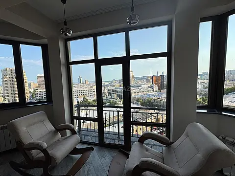 Kirayə verilir 3 otaqlı mənzil 132 m²