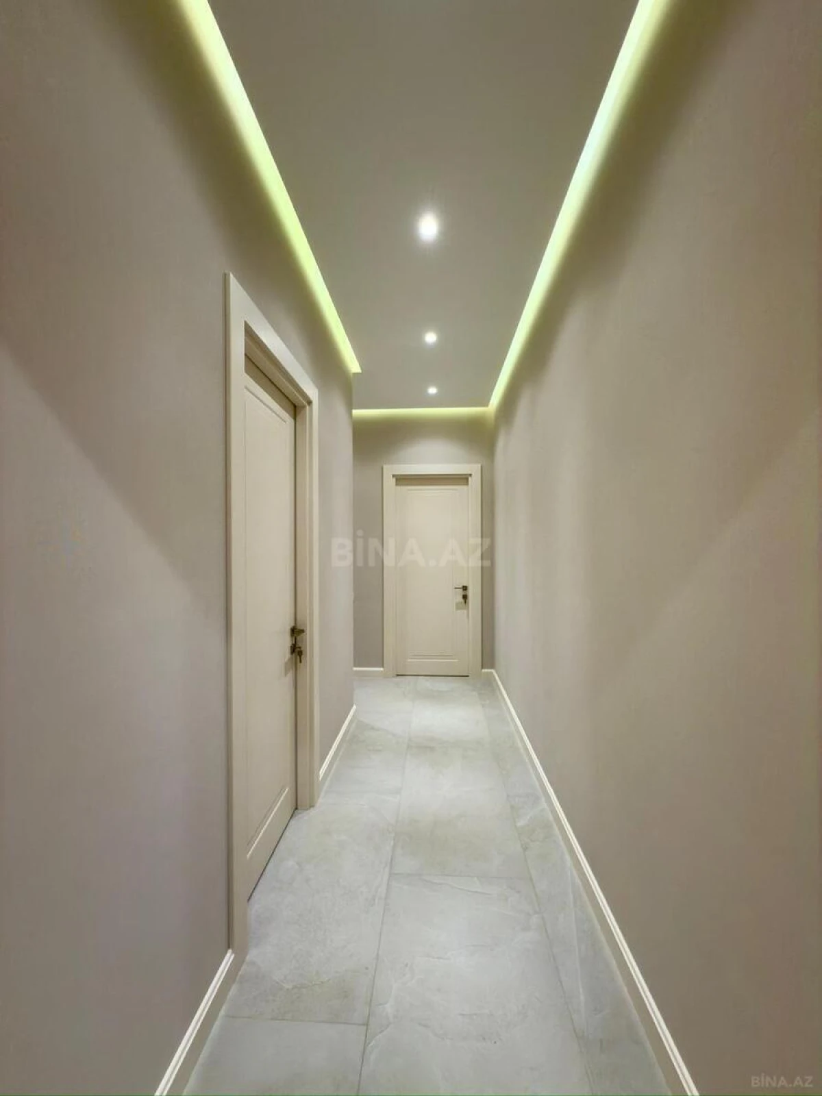 Satılır 3 otaqlı mənzil 140 m²