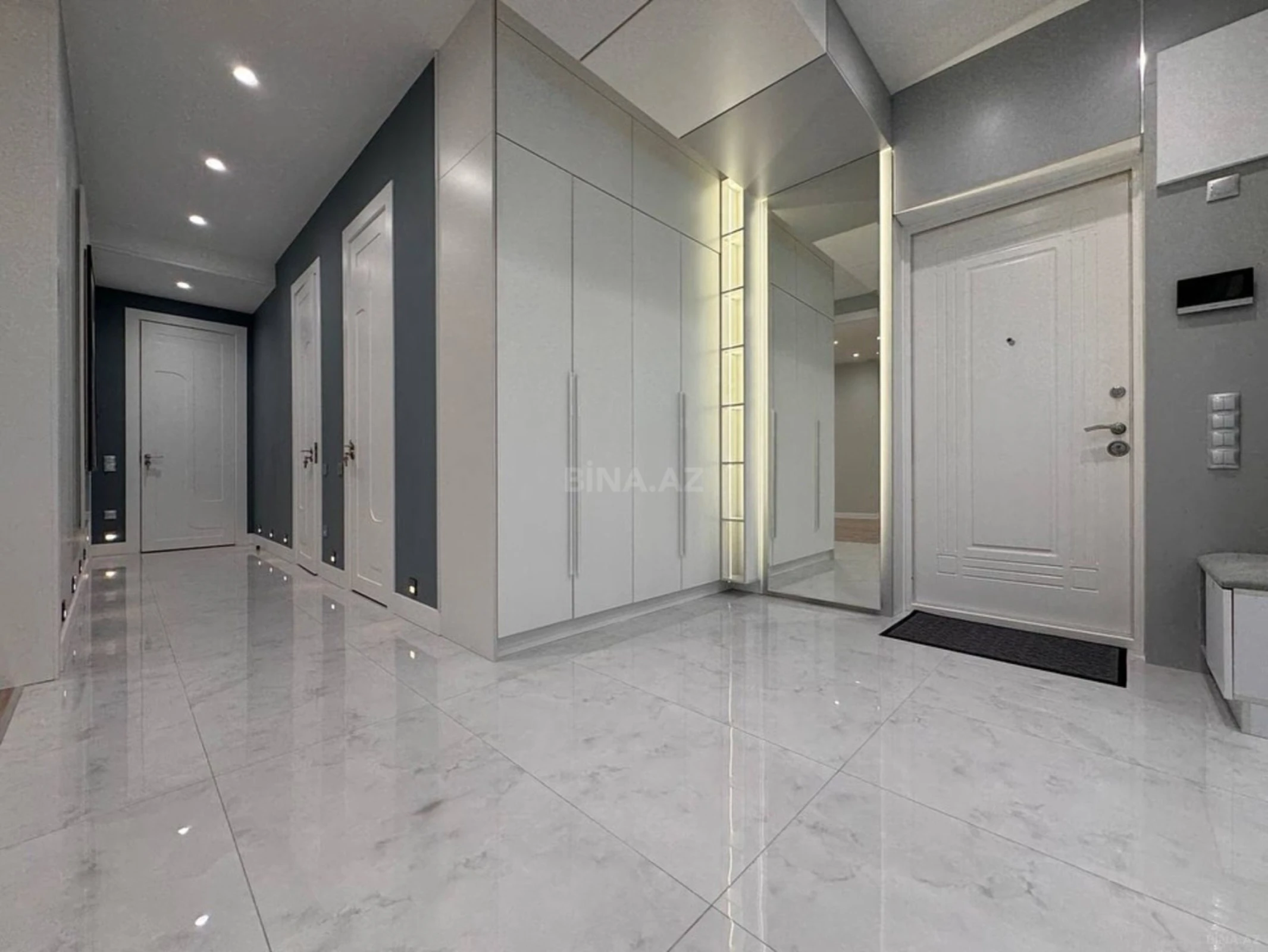 Kirayə verilir 4 otaqlı mənzil 180 m²