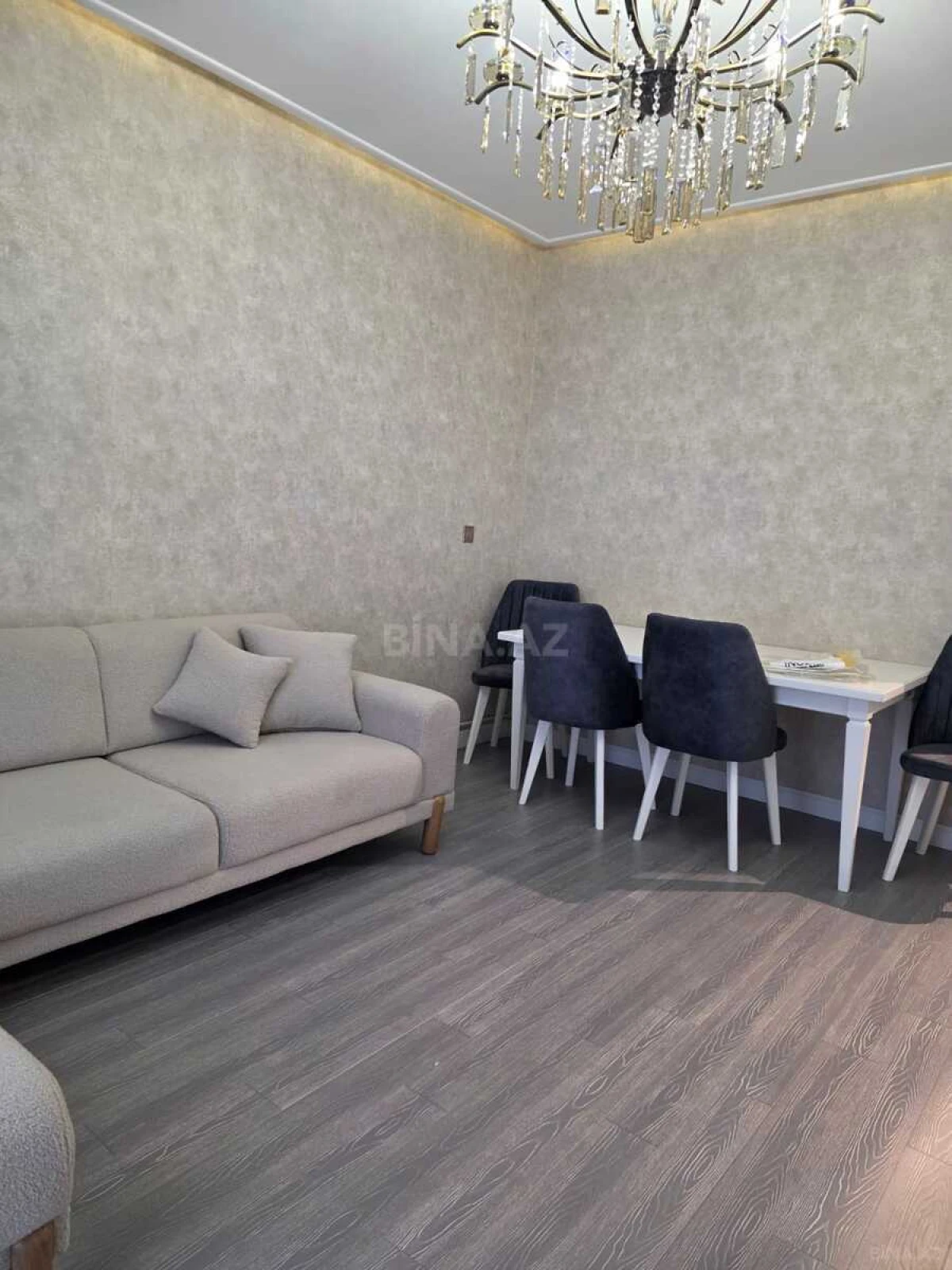 Kirayə verilir 2 otaqlı mənzil 106 m²
