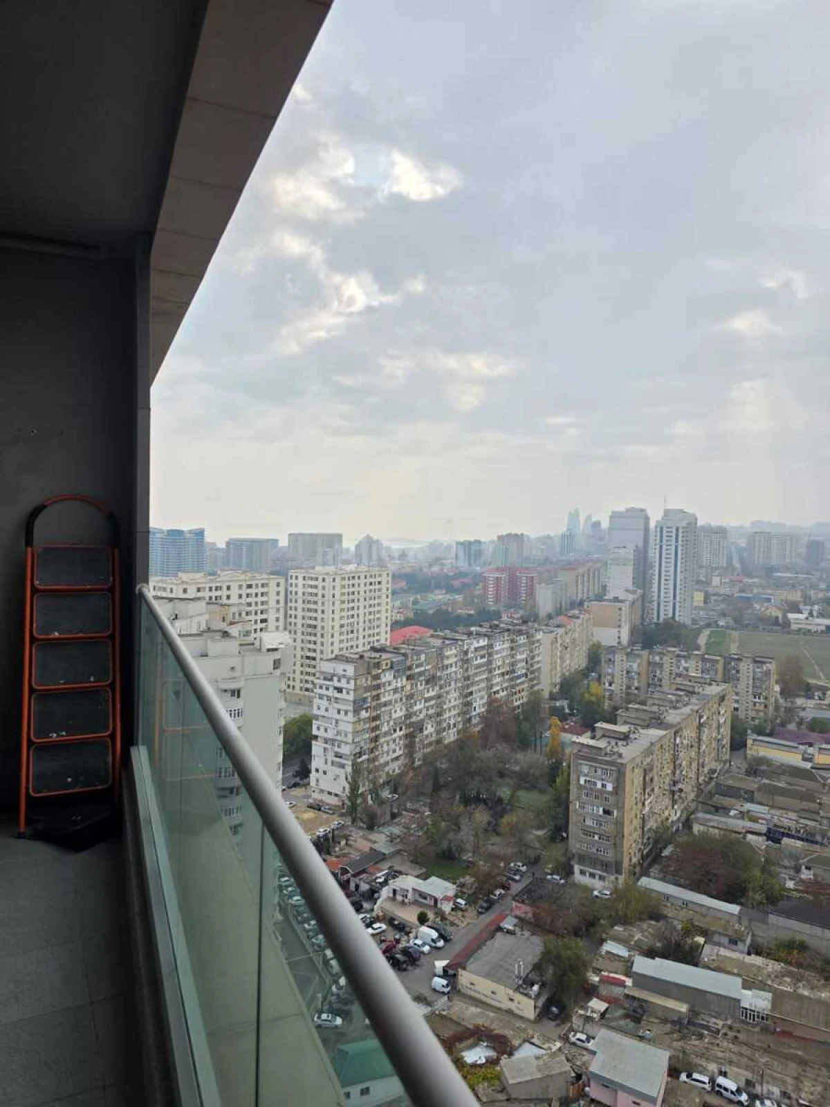 Kirayə verilir 2 otaqlı mənzil 106 m²
