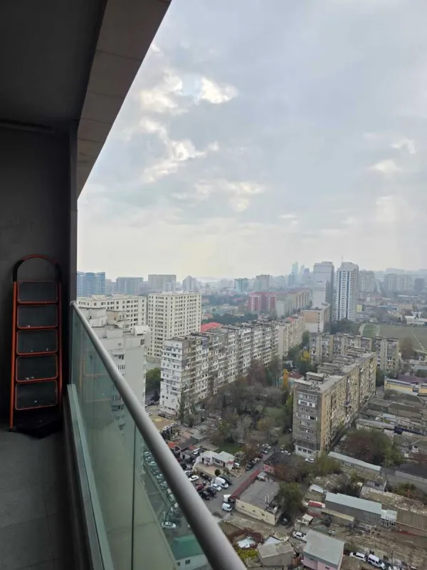 Kirayə verilir 2 otaqlı mənzil 106 m²