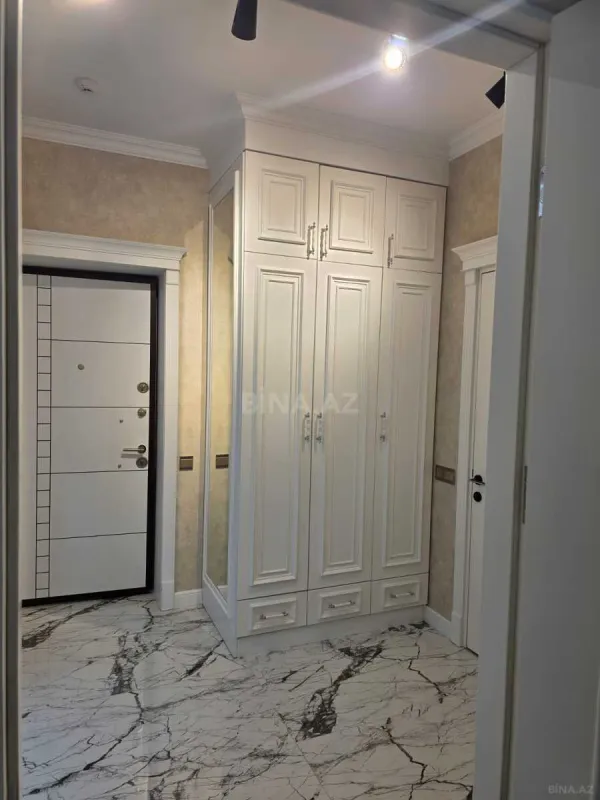 Kirayə verilir 2 otaqlı mənzil 106 m²