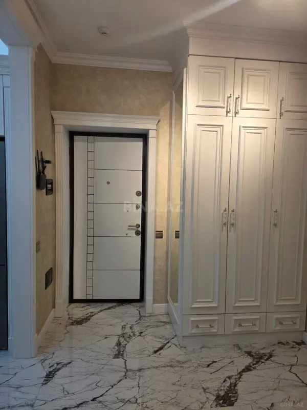 Kirayə verilir 2 otaqlı mənzil 106 m²