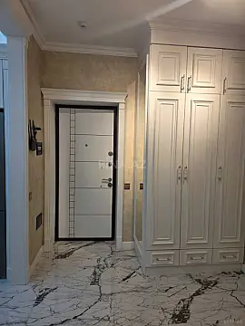 Kirayə verilir 2 otaqlı mənzil 106 m²