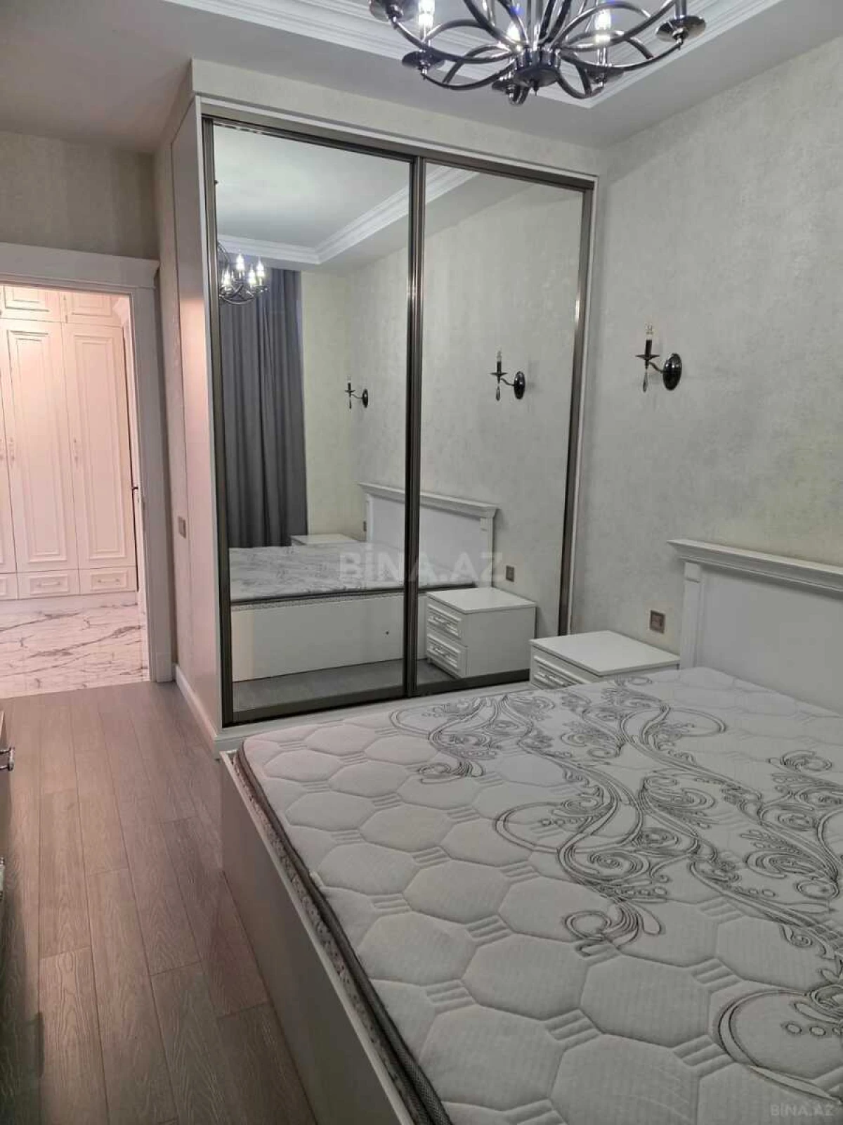 Kirayə verilir 2 otaqlı mənzil 106 m²