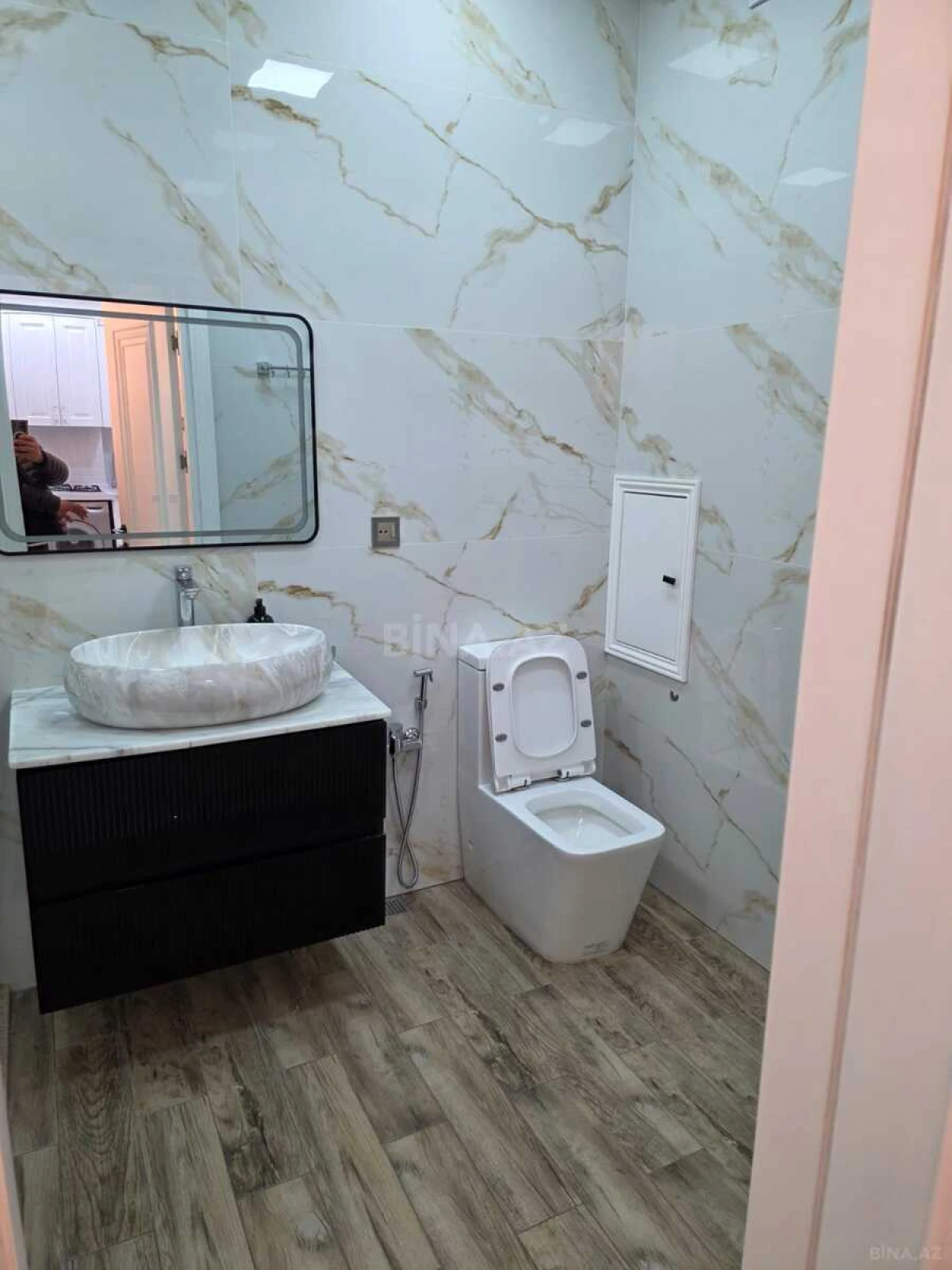 Kirayə verilir 2 otaqlı mənzil 106 m²