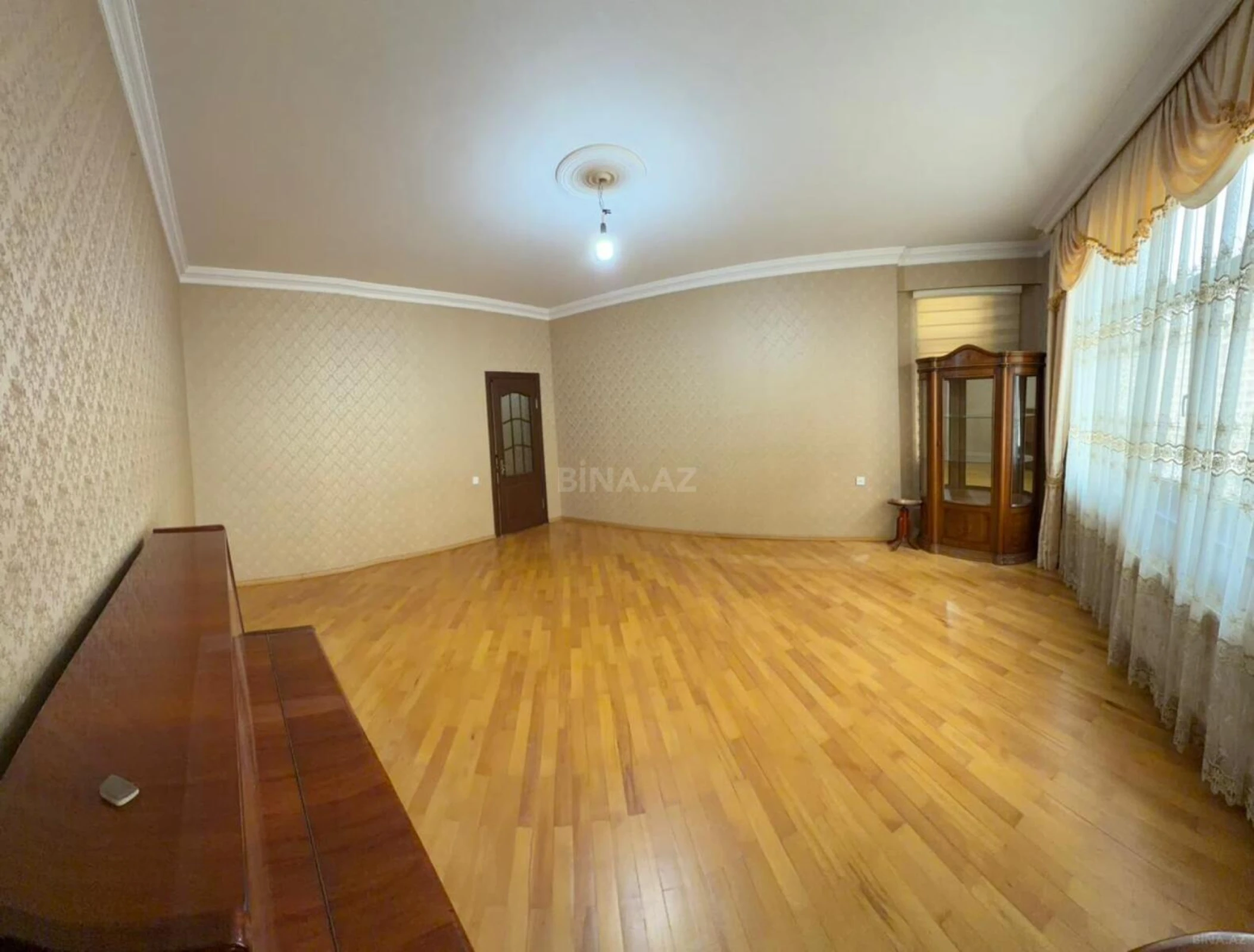 Satılır 3 otaqlı mənzil 120 m²