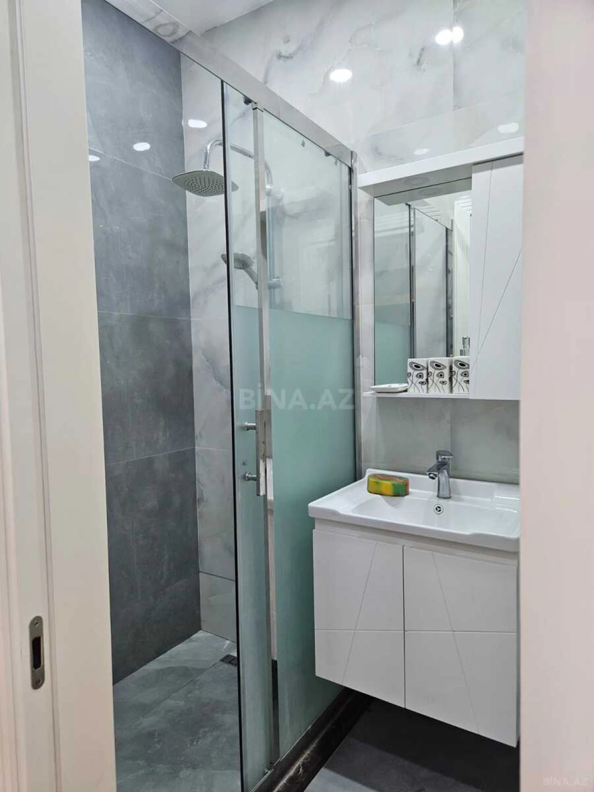 Kirayə verilir 2 otaqlı mənzil 72 m²