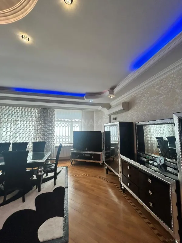 Kirayə verilir 3 otaqlı mənzil 168 m²