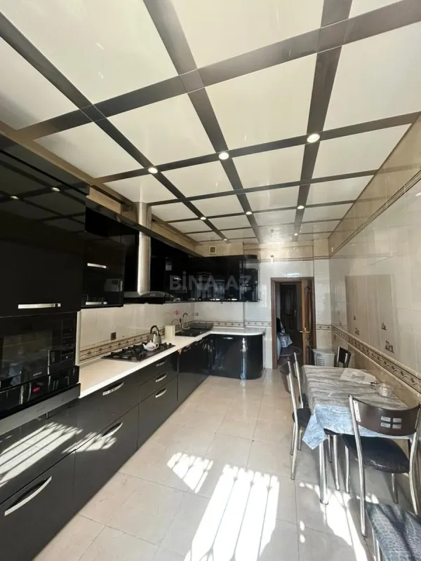 Kirayə verilir 3 otaqlı mənzil 168 m²