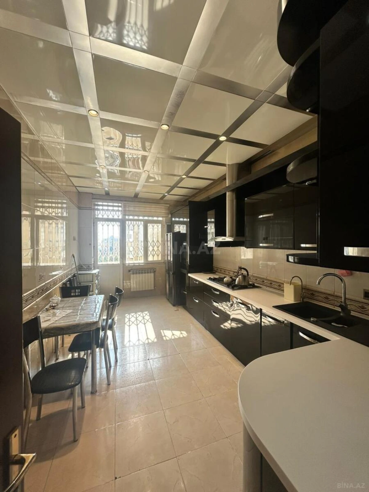 Kirayə verilir 3 otaqlı mənzil 168 m²