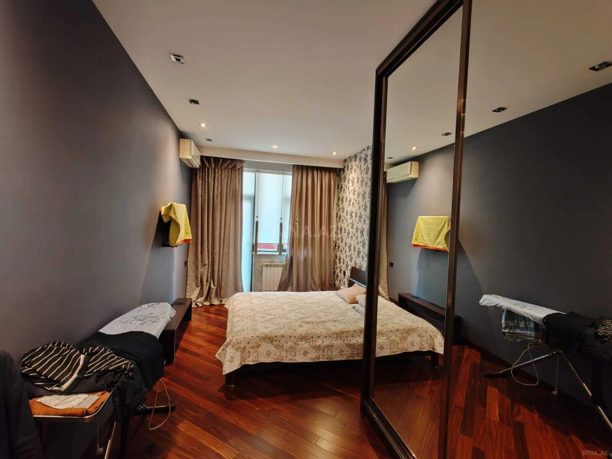 Satılır 4 otaqlı mənzil 175 m²