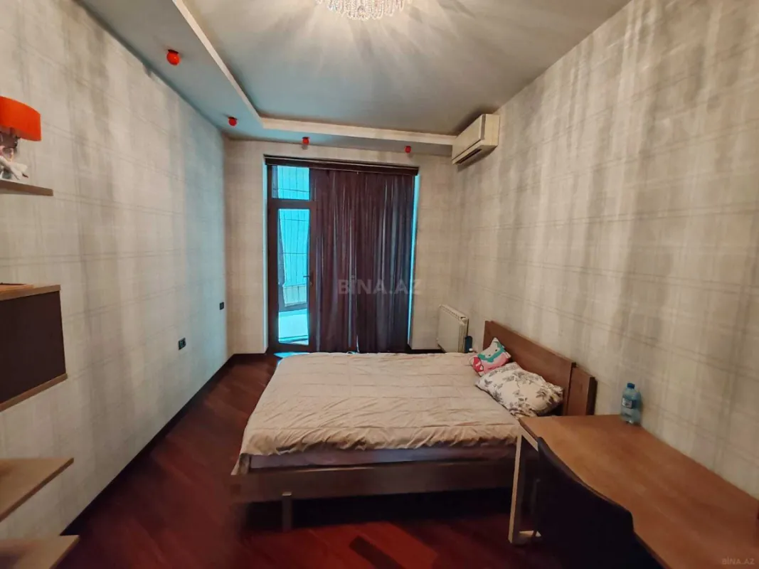 Satılır 4 otaqlı mənzil 175 m²