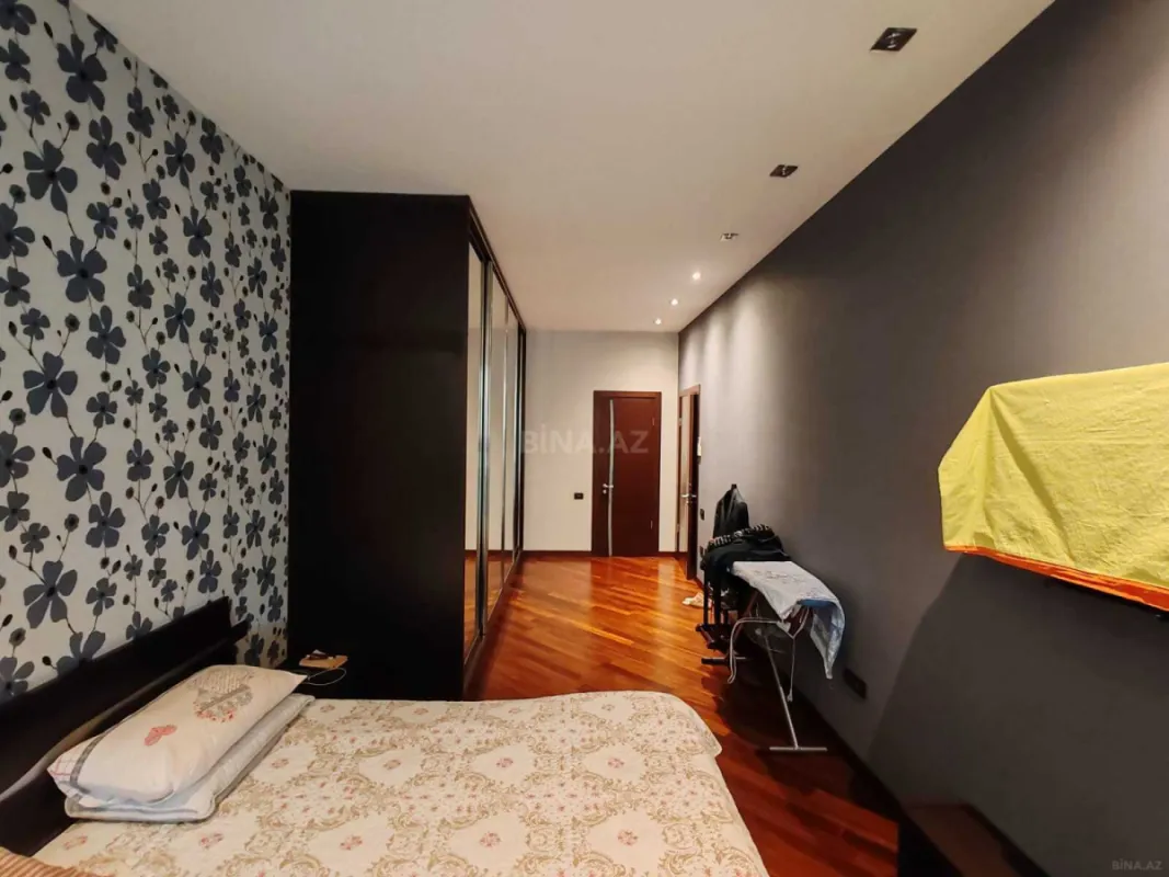 Satılır 4 otaqlı mənzil 175 m²