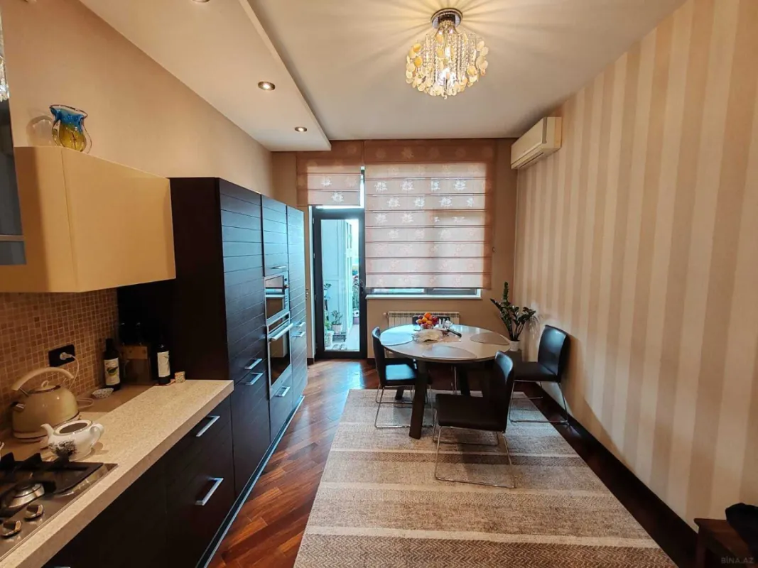 Satılır 4 otaqlı mənzil 175 m²