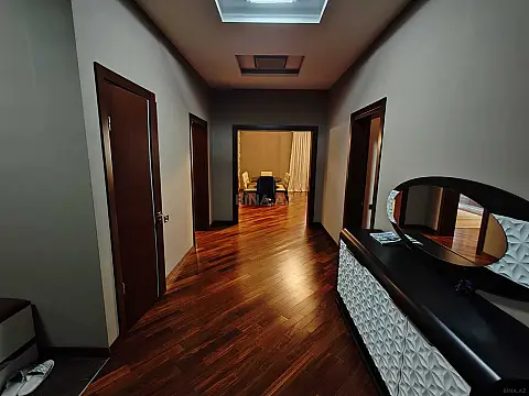 Satılır 4 otaqlı mənzil 175 m²