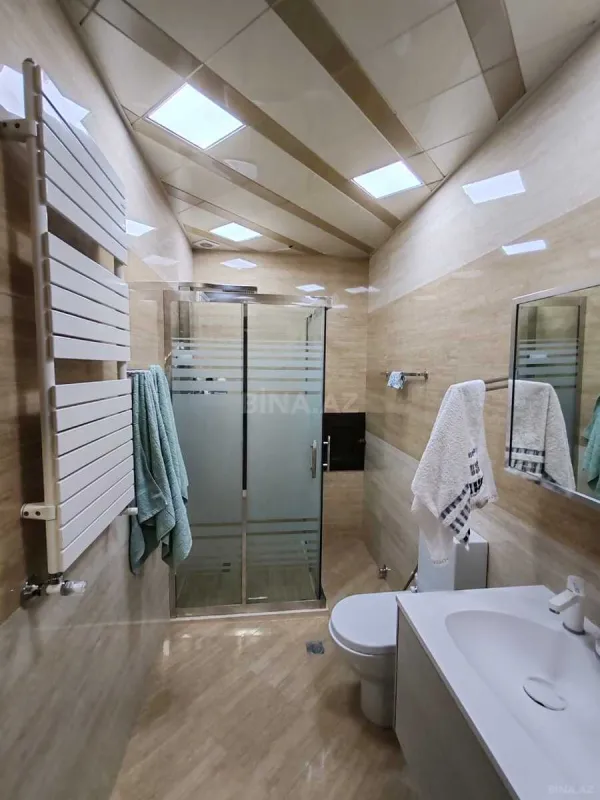 Satılır 4 otaqlı mənzil 175 m²