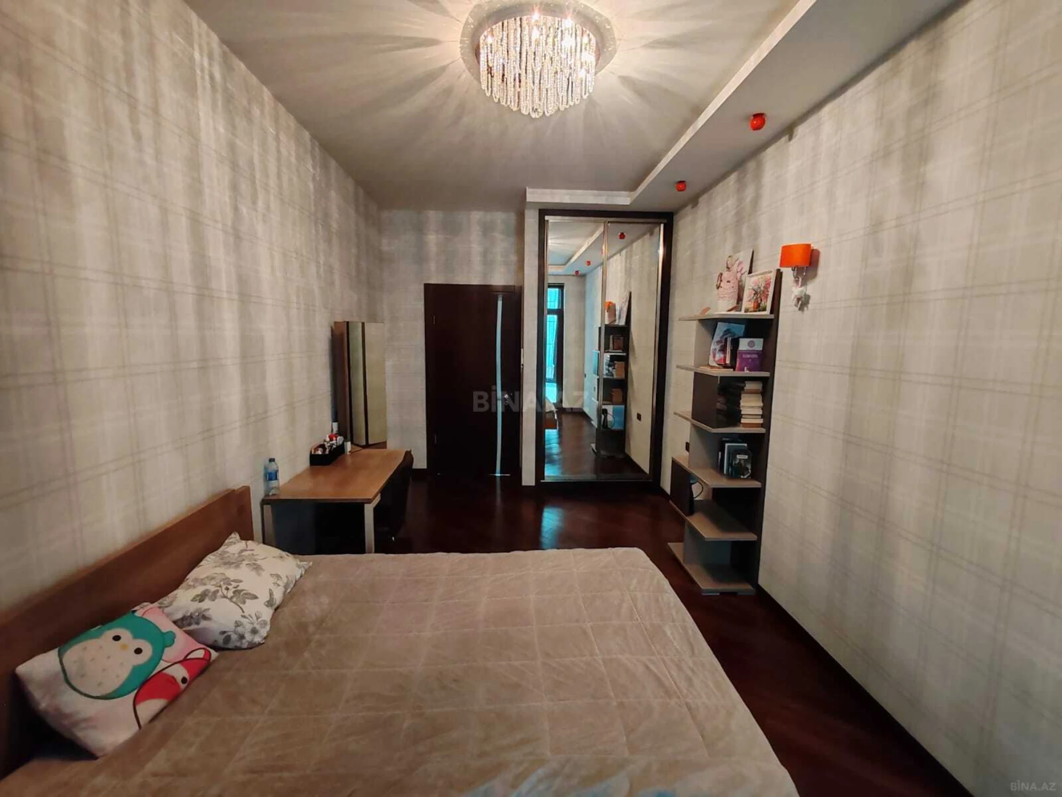 Satılır 4 otaqlı mənzil 175 m²