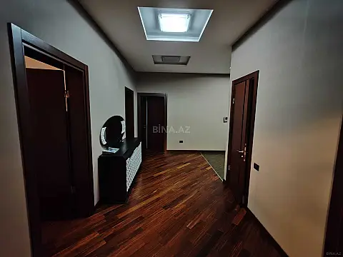 Satılır 4 otaqlı mənzil 175 m²