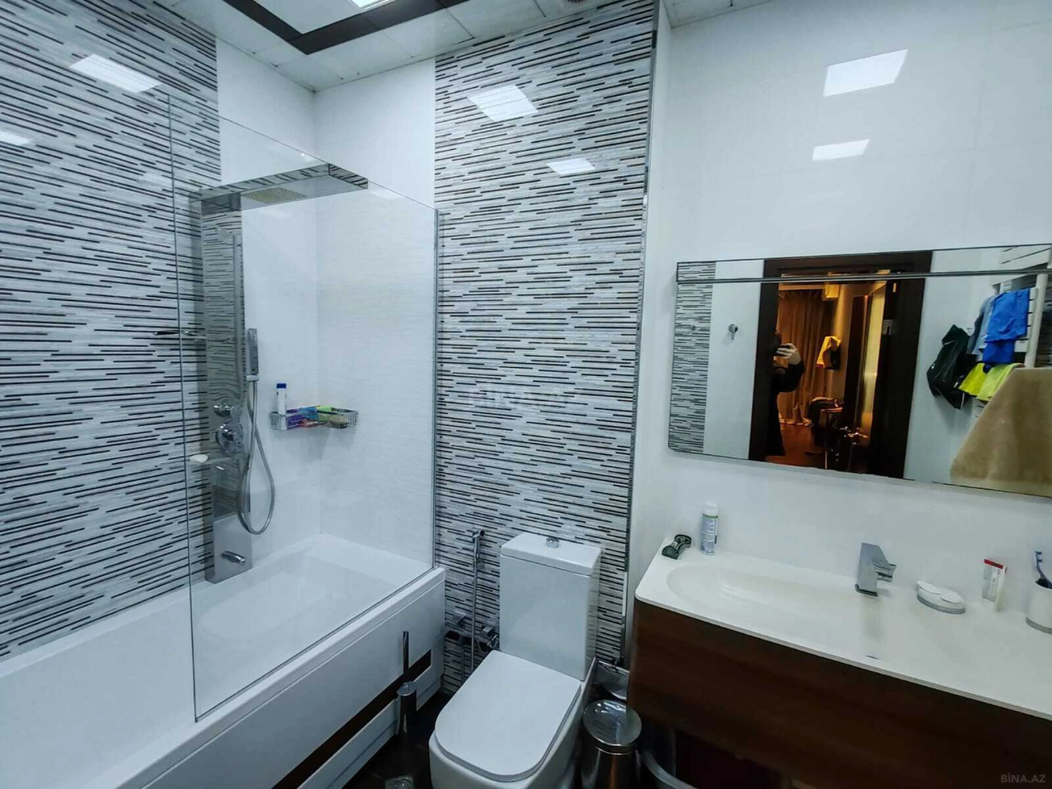 Satılır 4 otaqlı mənzil 175 m²