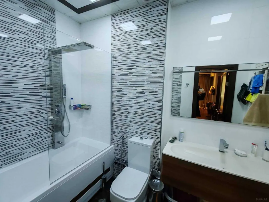 Satılır 4 otaqlı mənzil 175 m²