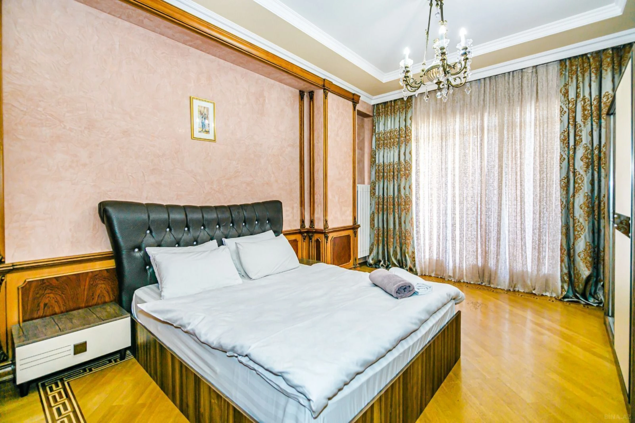 Satılır 5 otaqlı mənzil 270 m²