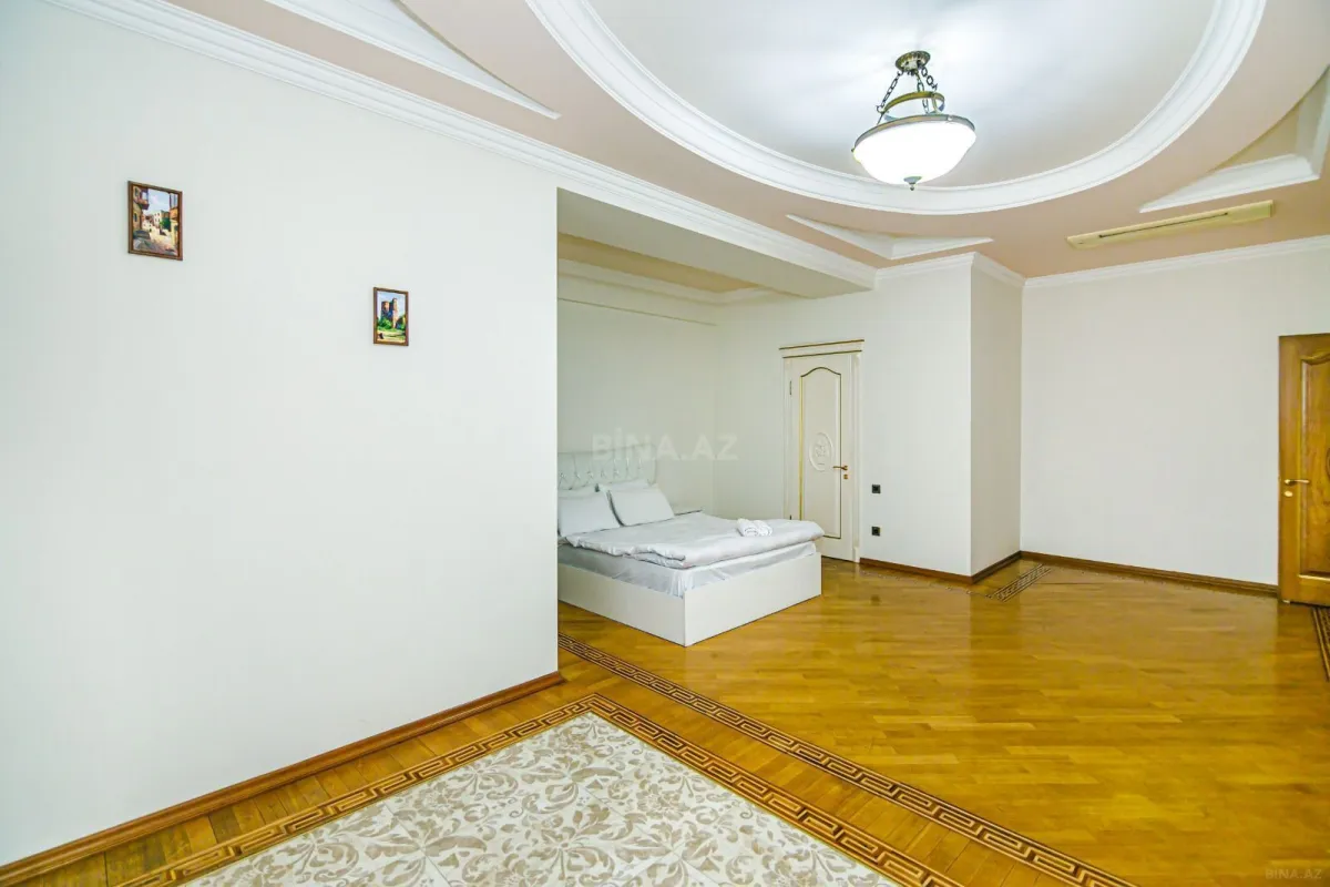 Satılır 5 otaqlı mənzil 270 m²