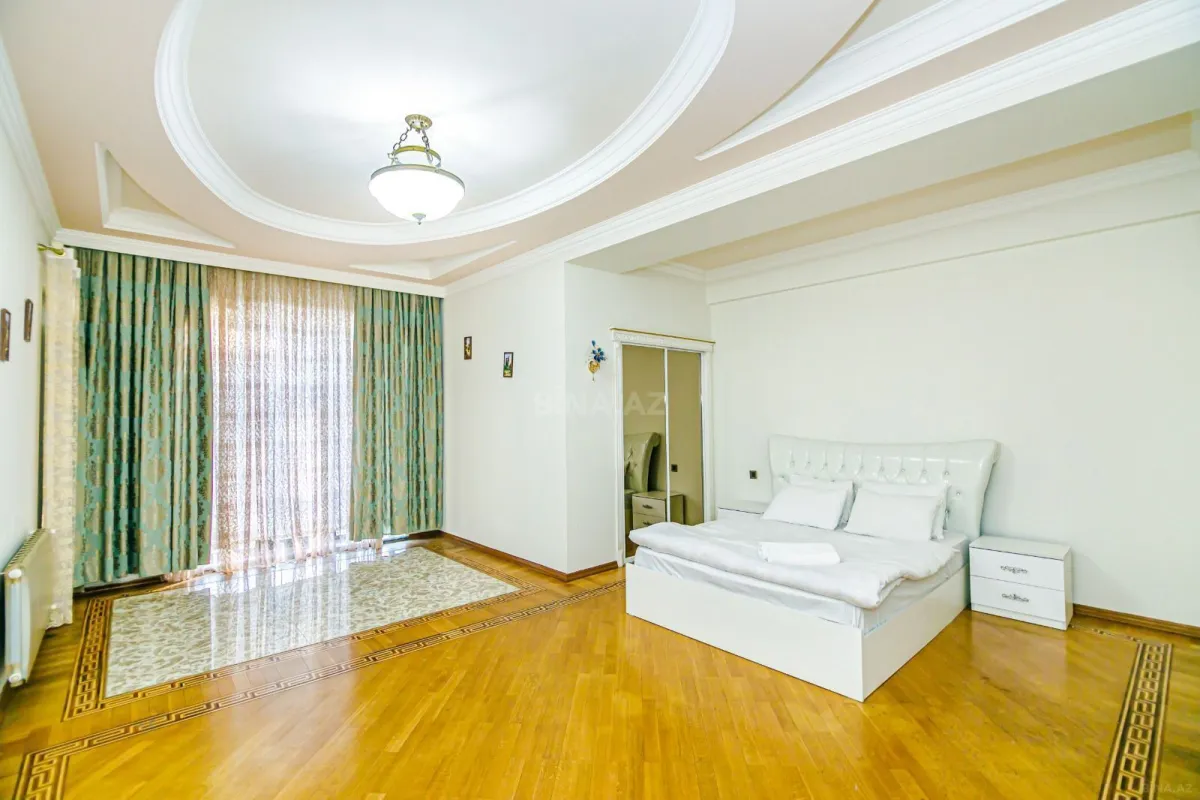 Satılır 5 otaqlı mənzil 270 m²