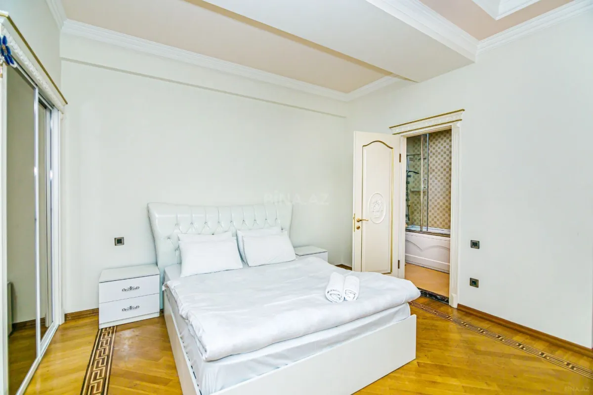 Satılır 5 otaqlı mənzil 270 m²