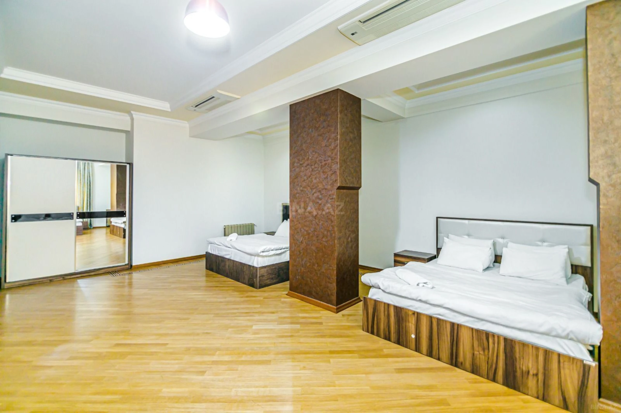 Satılır 5 otaqlı mənzil 270 m²