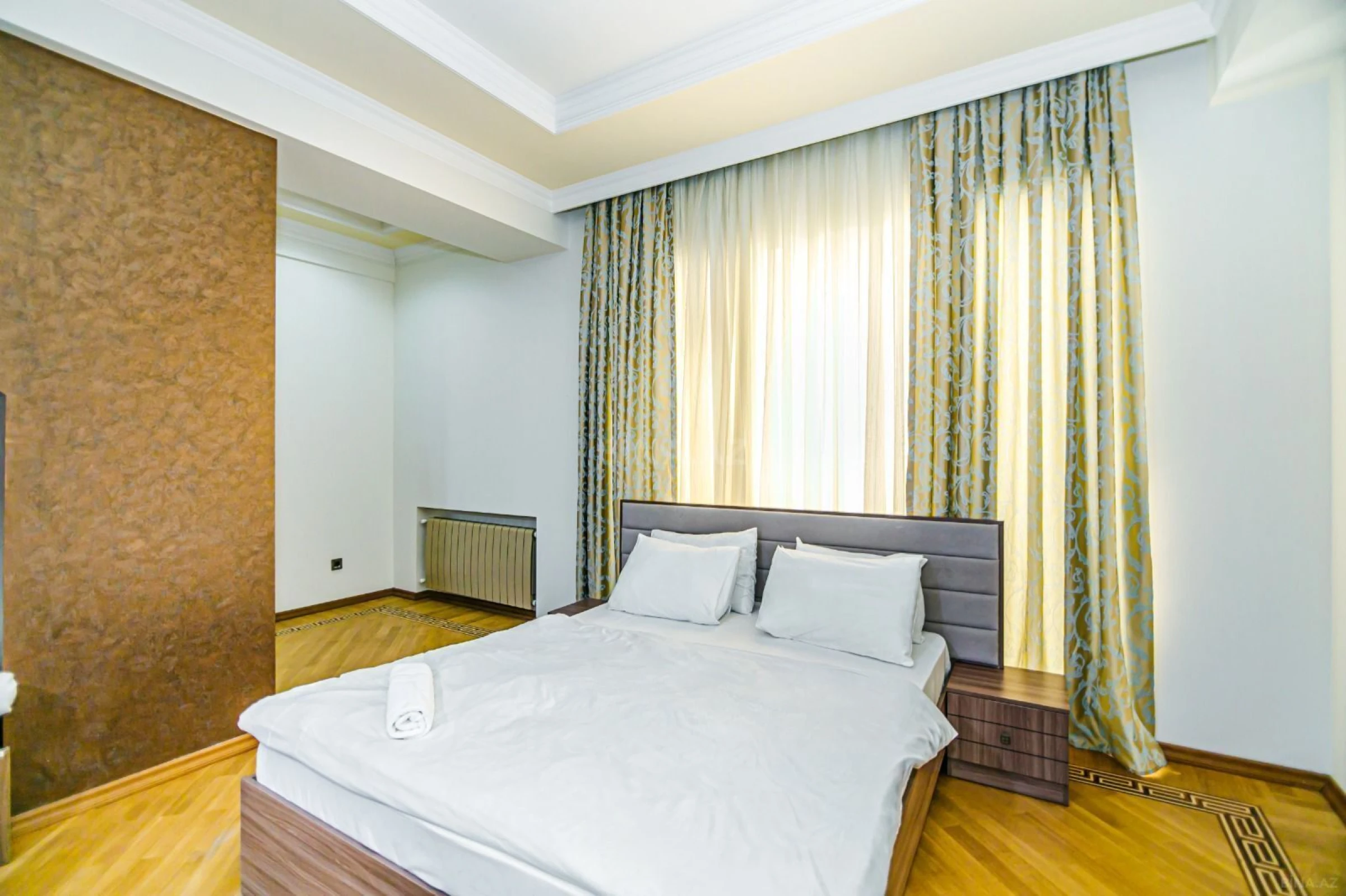 Satılır 5 otaqlı mənzil 270 m²
