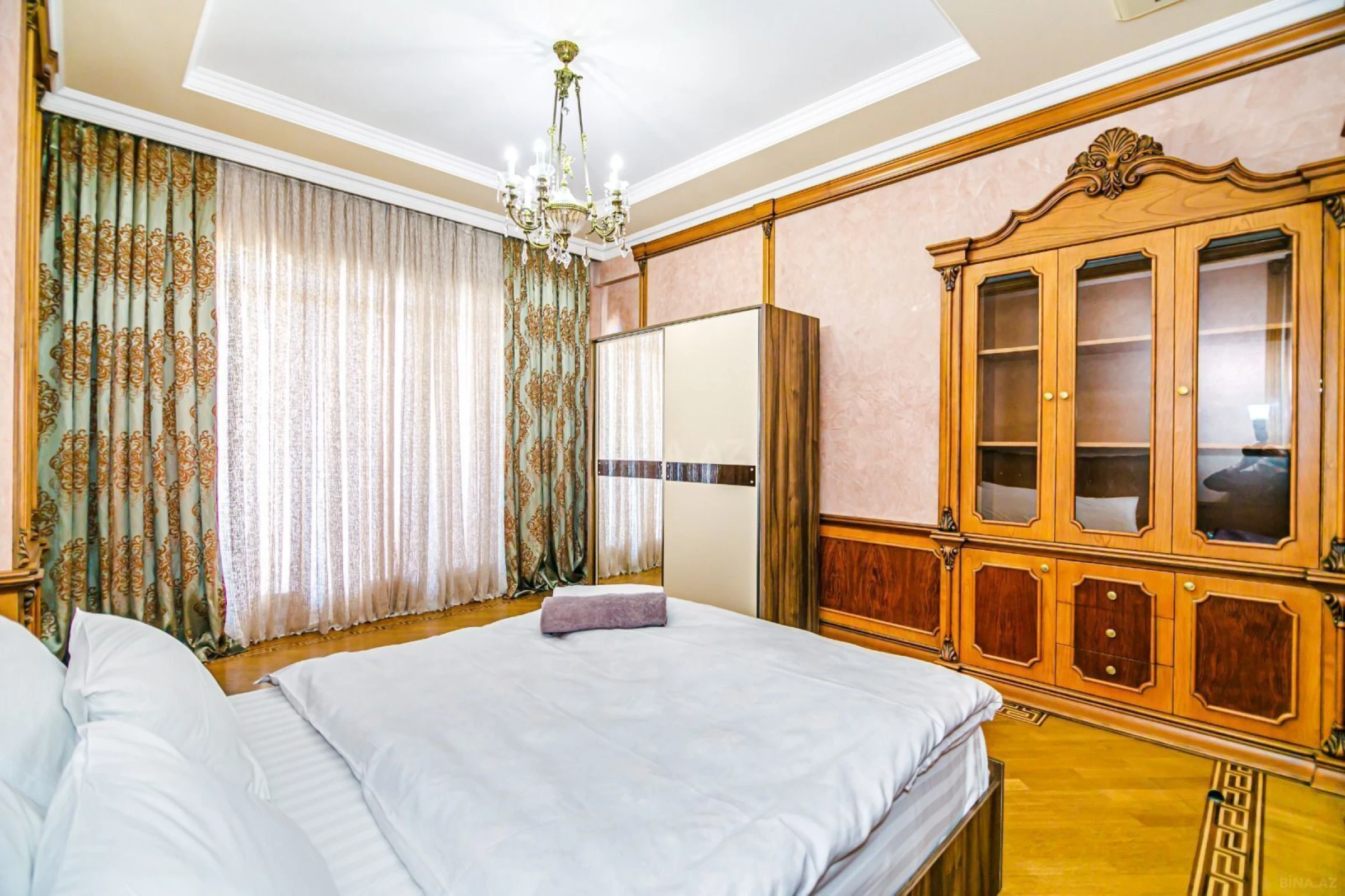 Satılır 5 otaqlı mənzil 270 m²