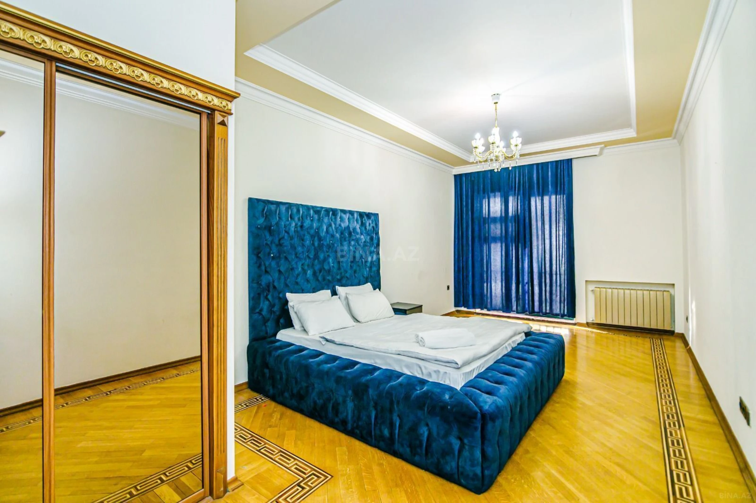 Satılır 5 otaqlı mənzil 270 m²