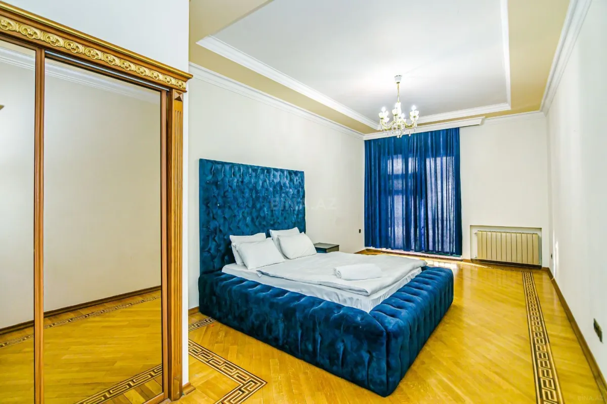 Satılır 5 otaqlı mənzil 270 m²