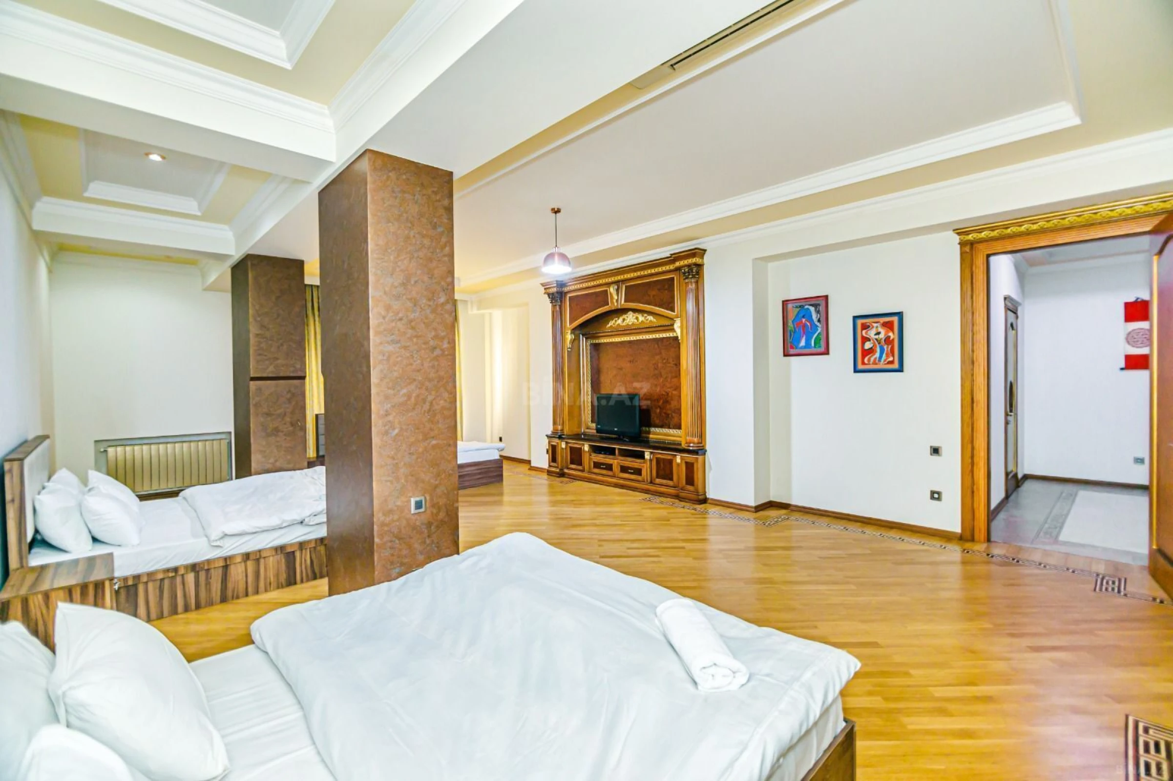 Satılır 5 otaqlı mənzil 270 m²